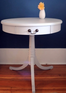 small round table refinished with seagull gray milk paint